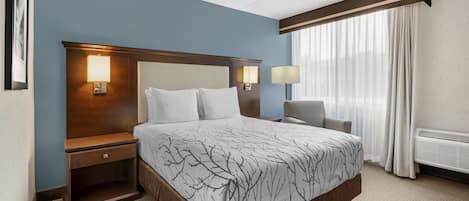 Habitación estándar, 1 cama de matrimonio, accesible para personas con discapacidad, bañera | Ropa de cama hipoalergénica y colchones con acolchado adicional