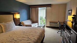 Standard Room, 1 King Bed, Refrigerator & Microwave, Courtyard View | Hypo-allergenic bedding, pillowtop beds, desk, laptop workspace