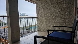 Suite, 1 King Bed, Non Smoking, Jetted Tub | 1 bedroom, hypo-allergenic bedding, pillowtop beds, desk