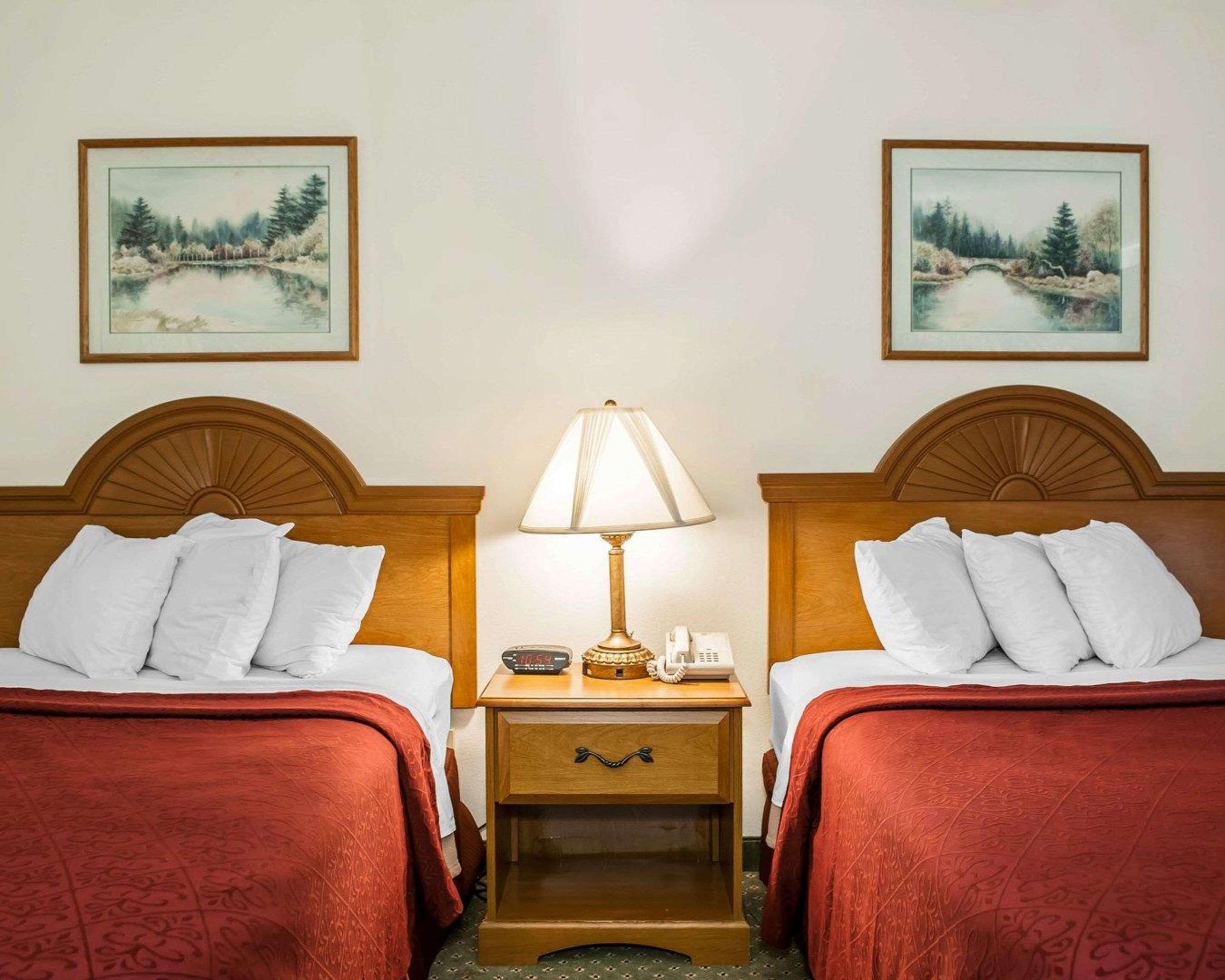 In-room safe, desk, iron/ironing board, rollaway beds (surcharge)