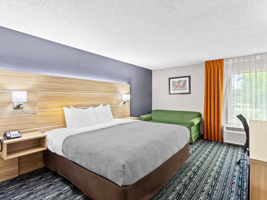 Standard Room, 1 King Bed, Non Smoking | In-room safe, desk, iron/ironing board, rollaway beds