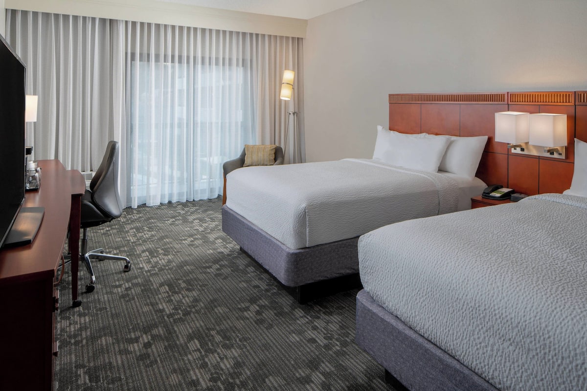 Premium bedding, in-room safe, desk, blackout curtains