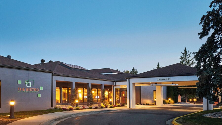 Courtyard by Marriott Detroit Warren