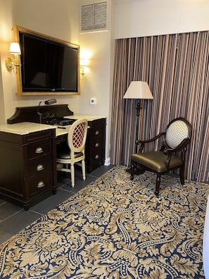 In-room safe, individually decorated, desk, blackout drapes