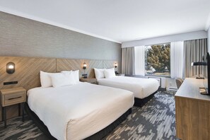 Standard Room, 2 Queen Beds (Atrium Building) | Premium bedding, in-room safe, individually decorated, desk - Sandman Hotel & Suites Kelowna (Kelowna)