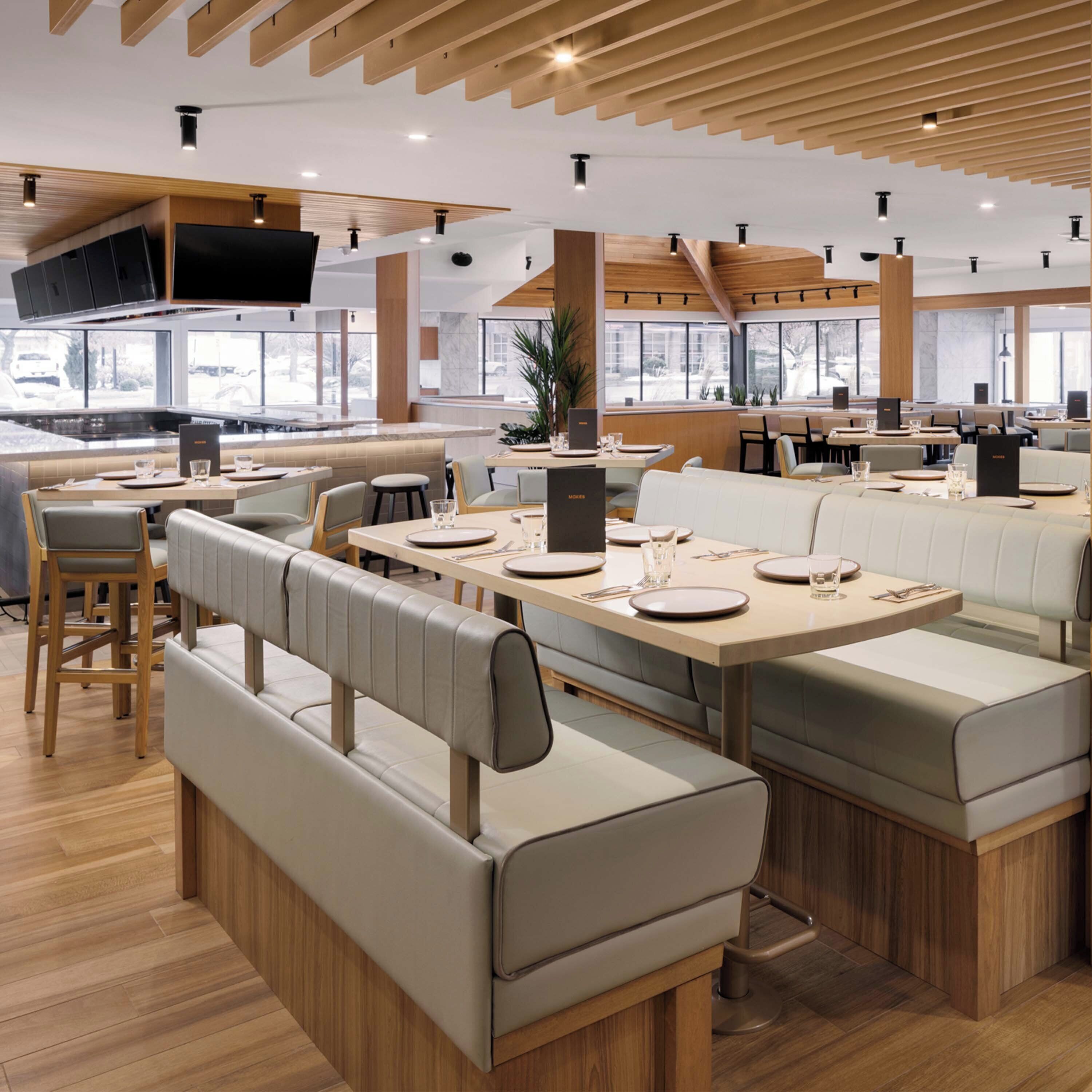 2 restaurants, breakfast served