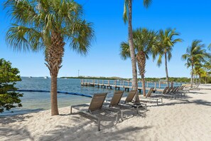 Private beach, white sand, sun-loungers, beach towels