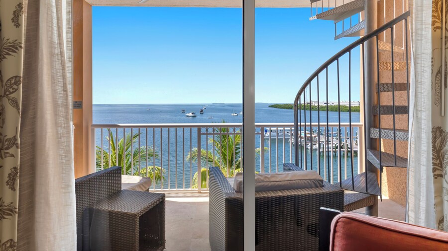 Beachside Resort & Residences