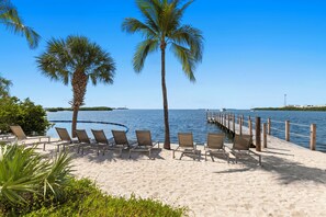 Private beach, white sand, sun-loungers, beach towels