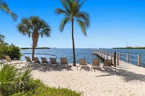 Private beach, white sand, sun-loungers, beach towels