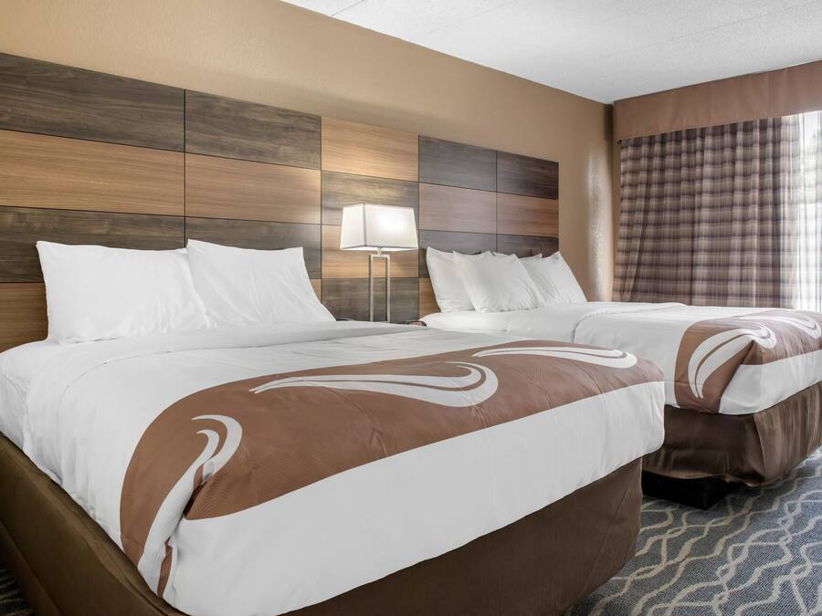 Standard 2 Queens Non Smoking | Desk, blackout drapes, soundproofing, iron/ironing board