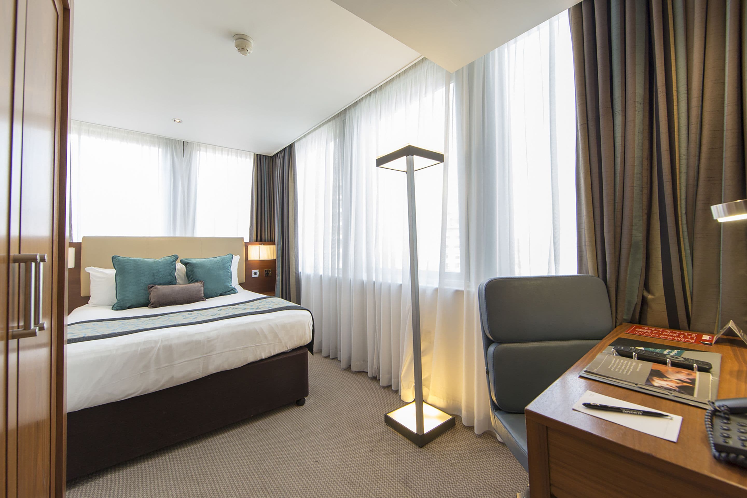 Standard Double Room | In-room safe, desk, soundproofing, iron/ironing board