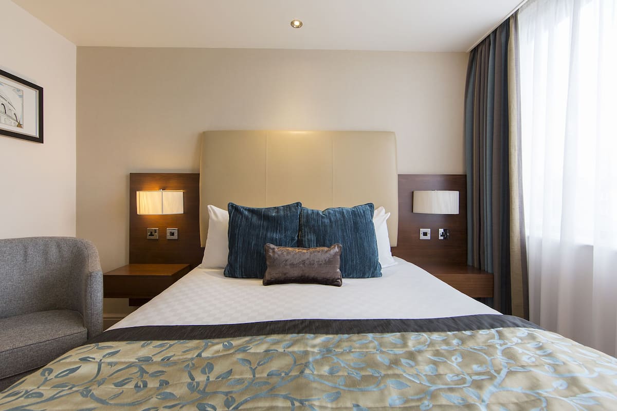 Standard Double Room | In-room safe, desk, soundproofing, iron/ironing board