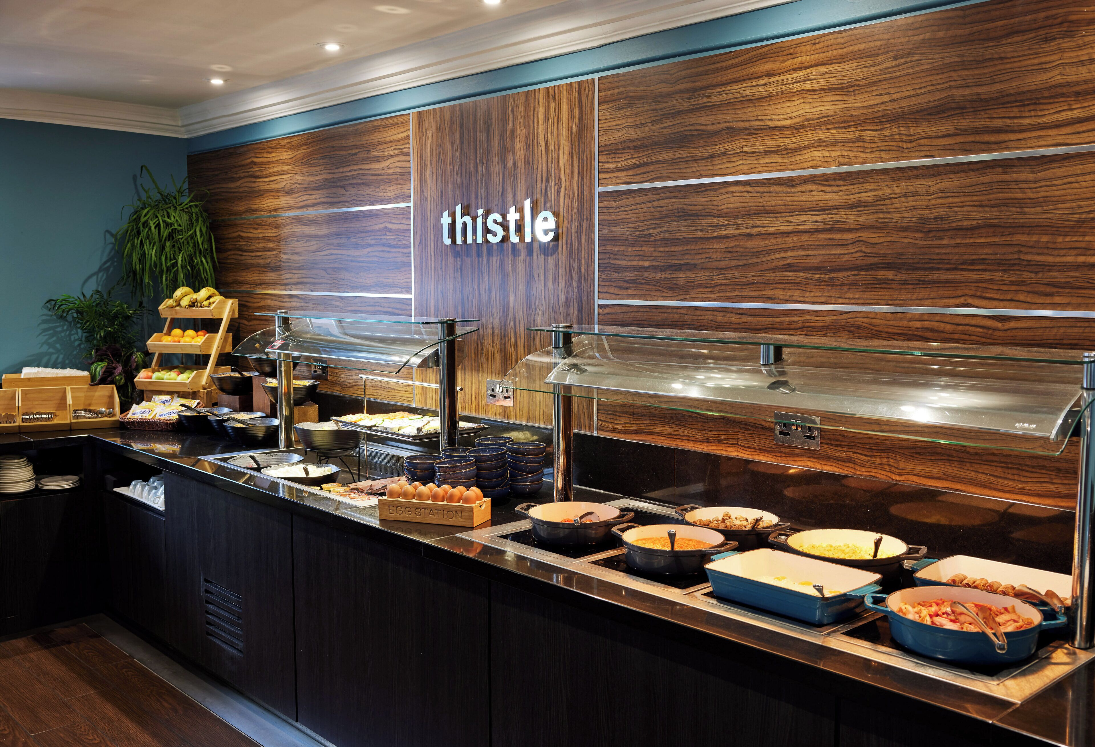 Se ofrece un desayuno inglés todos los días (16.50 GBP por persona)