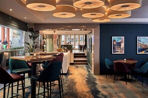 Bar (on property) - Thistle Trafalgar - Leicester Square (London)