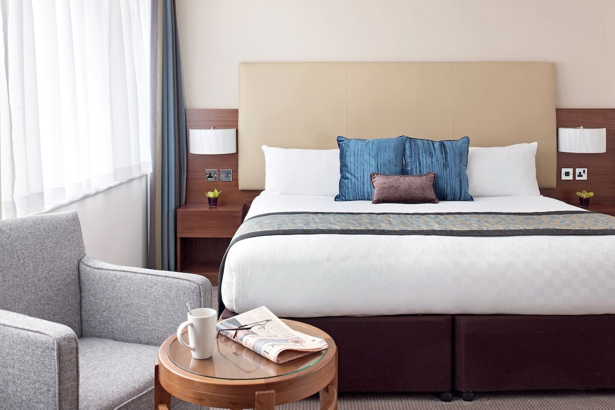 Deluxe Double Room, 1 King Bed | In-room safe, desk, soundproofing, iron/ironing board