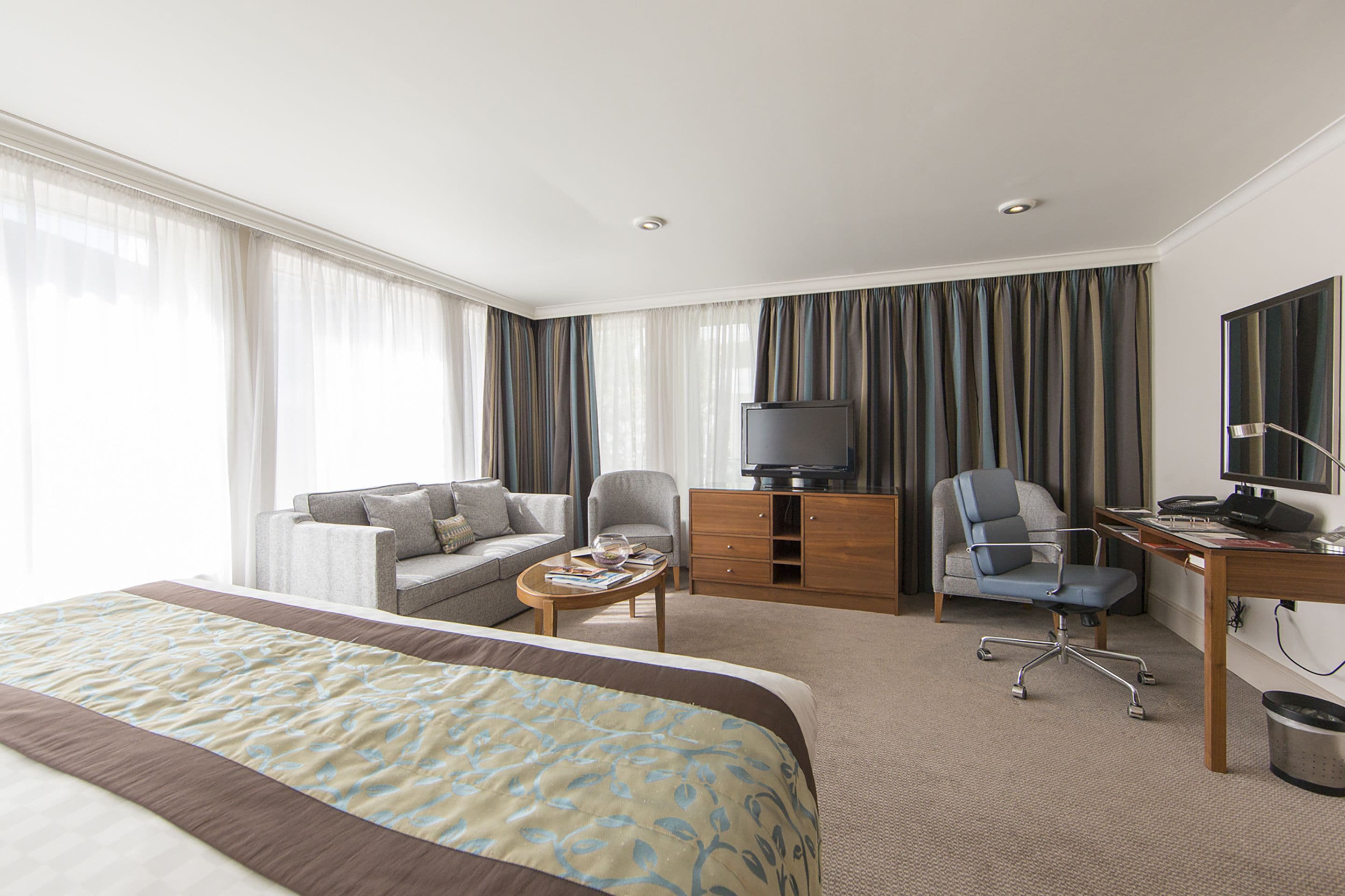 junior suite, 1 king bed with sofa bed | in-room safe, desk, soundproofing, iron/ironing board