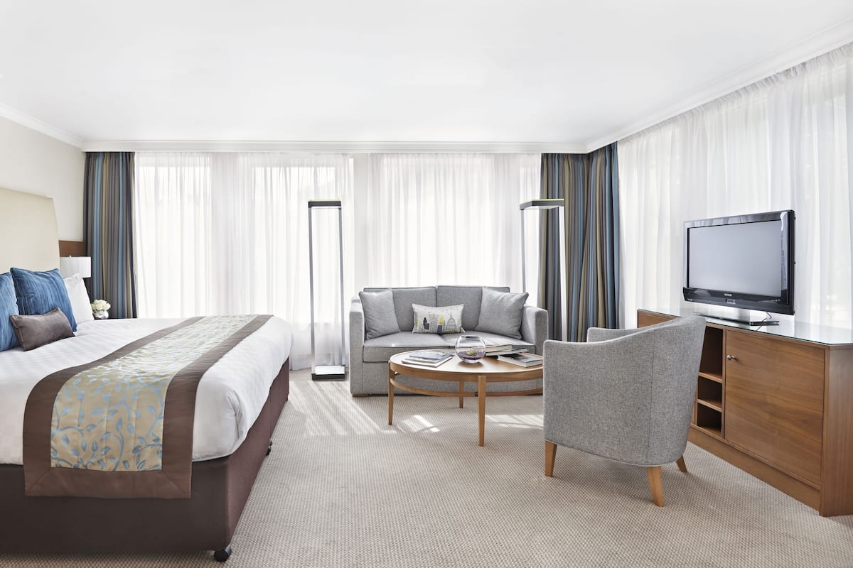 Junior Suite, 1 King Bed with Sofa bed | In-room safe, desk, soundproofing, iron/ironing board