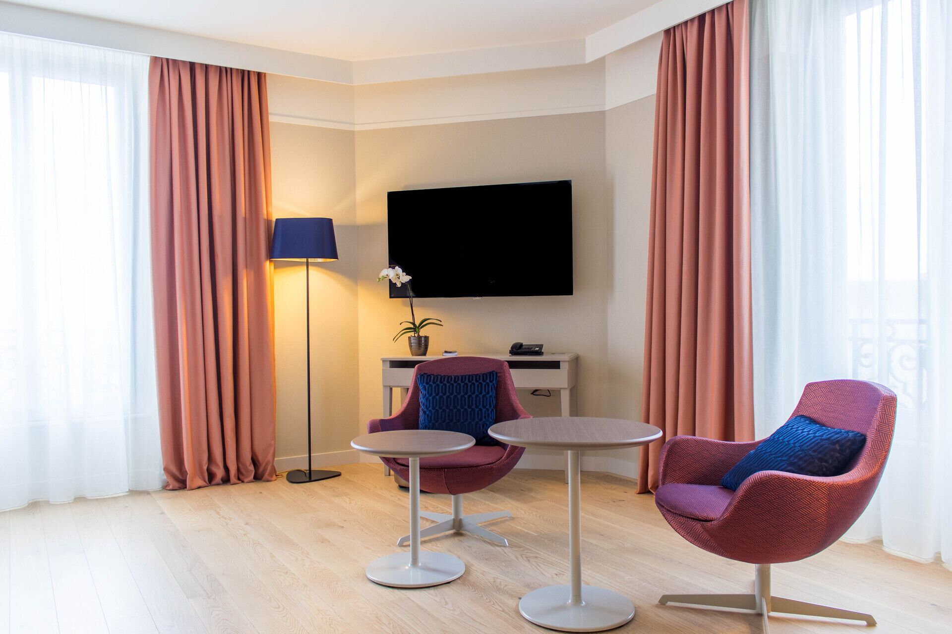 prestige room  | living area | flat-screen tv