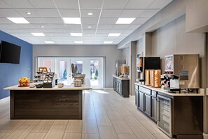 Free daily buffet breakfast  - Clarion Hotel Conference Center Lexington North (Lexington)