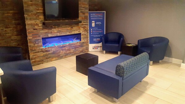 Lobby sitting area - Clarion Hotel Conference Center Lexington North (Lexington)