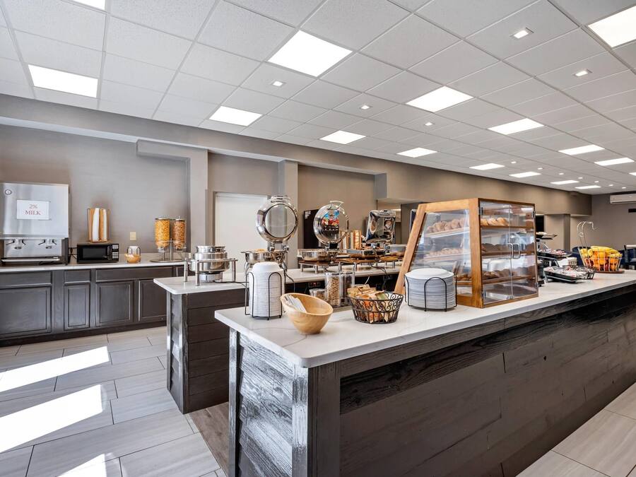 Free daily buffet breakfast