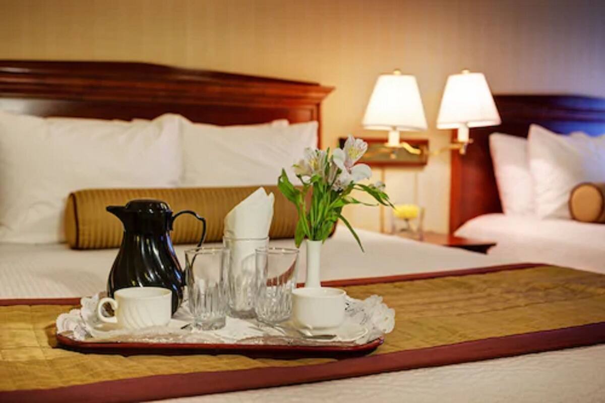 Deluxe Double Double Room | 1 bedroom, in-room safe, individually decorated, individually furnished