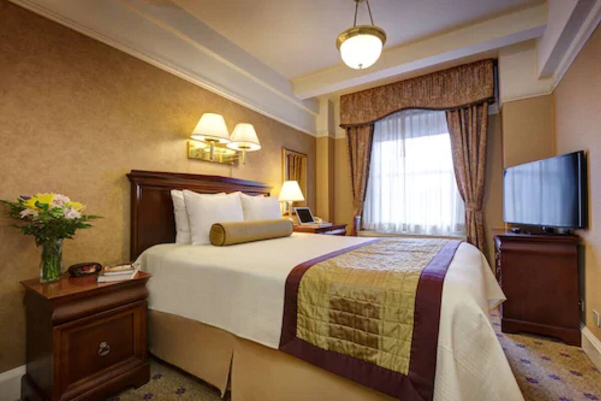 1 bedroom, in-room safe, individually decorated, individually furnished