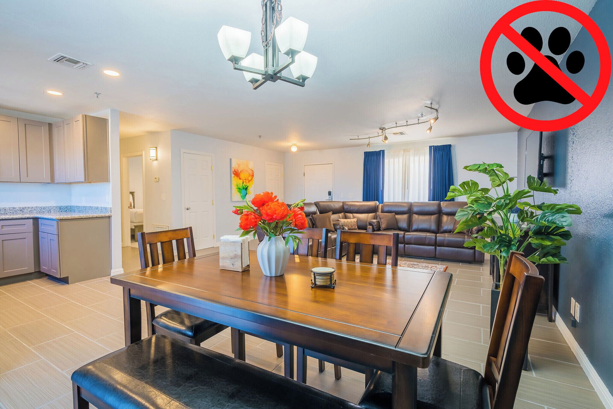 ファミリー アパートメント | 客室内のダイニングエリア