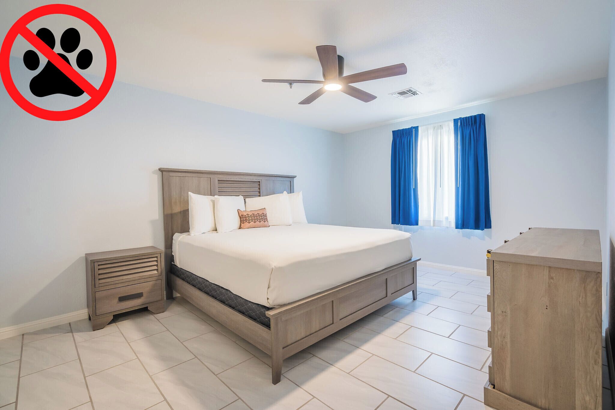 Family Apartment | Hypo-allergenic bedding, desk, blackout drapes, iron/ironing board