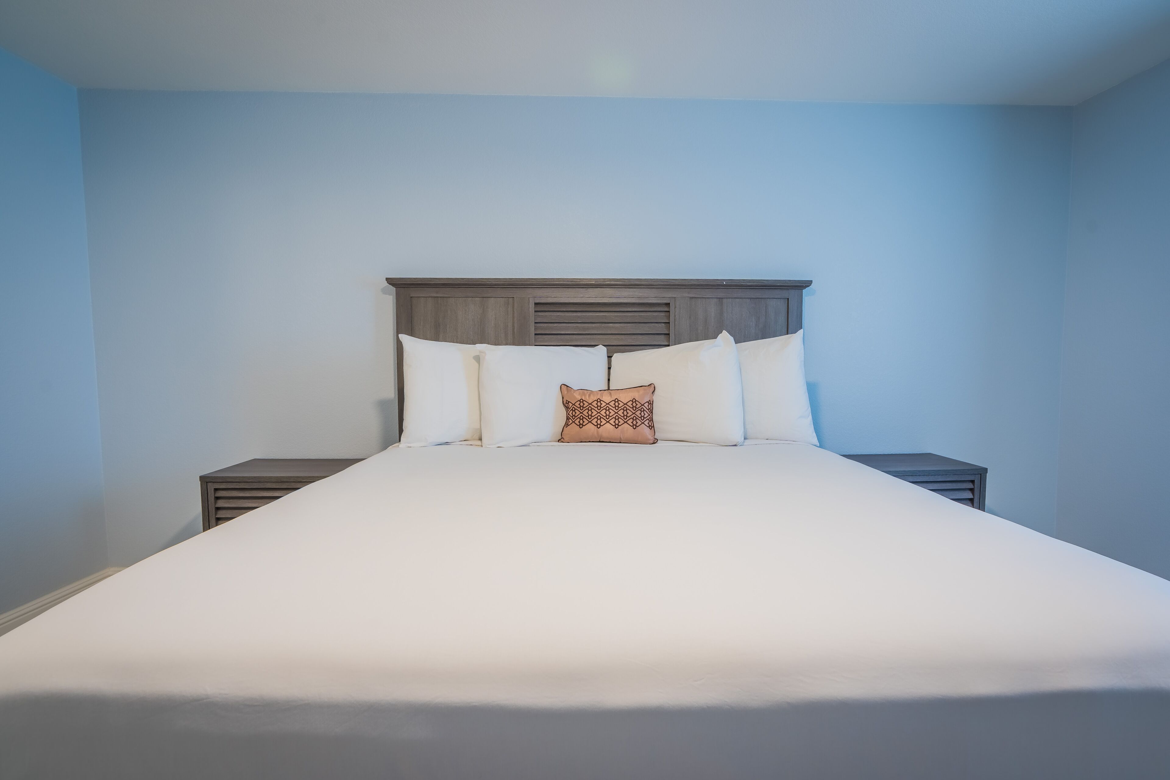 family apartment | 2 bedrooms, hypo-allergenic bedding, desk, blackout curtains