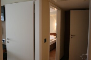 Quadruple Room, 2 Bedrooms, Non Smoking (Air Conditioning)