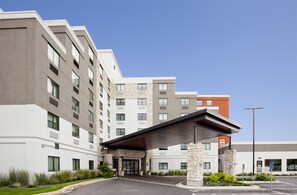 Exterior - Holiday Inn Express Roseville-St. Paul by IHG (Roseville)
