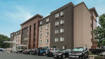 A multi-story hotel with a parking lot.