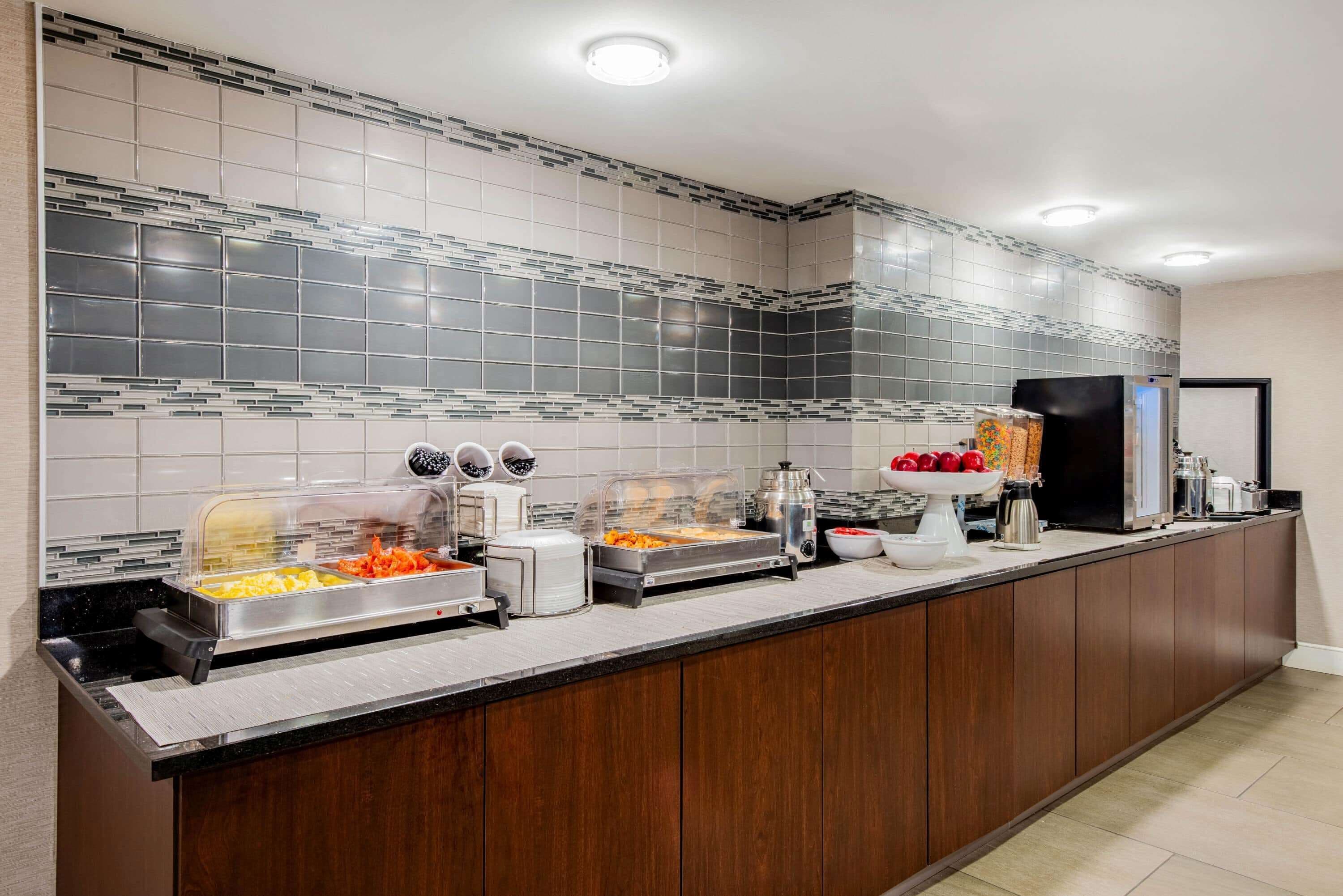 free daily continental breakfast