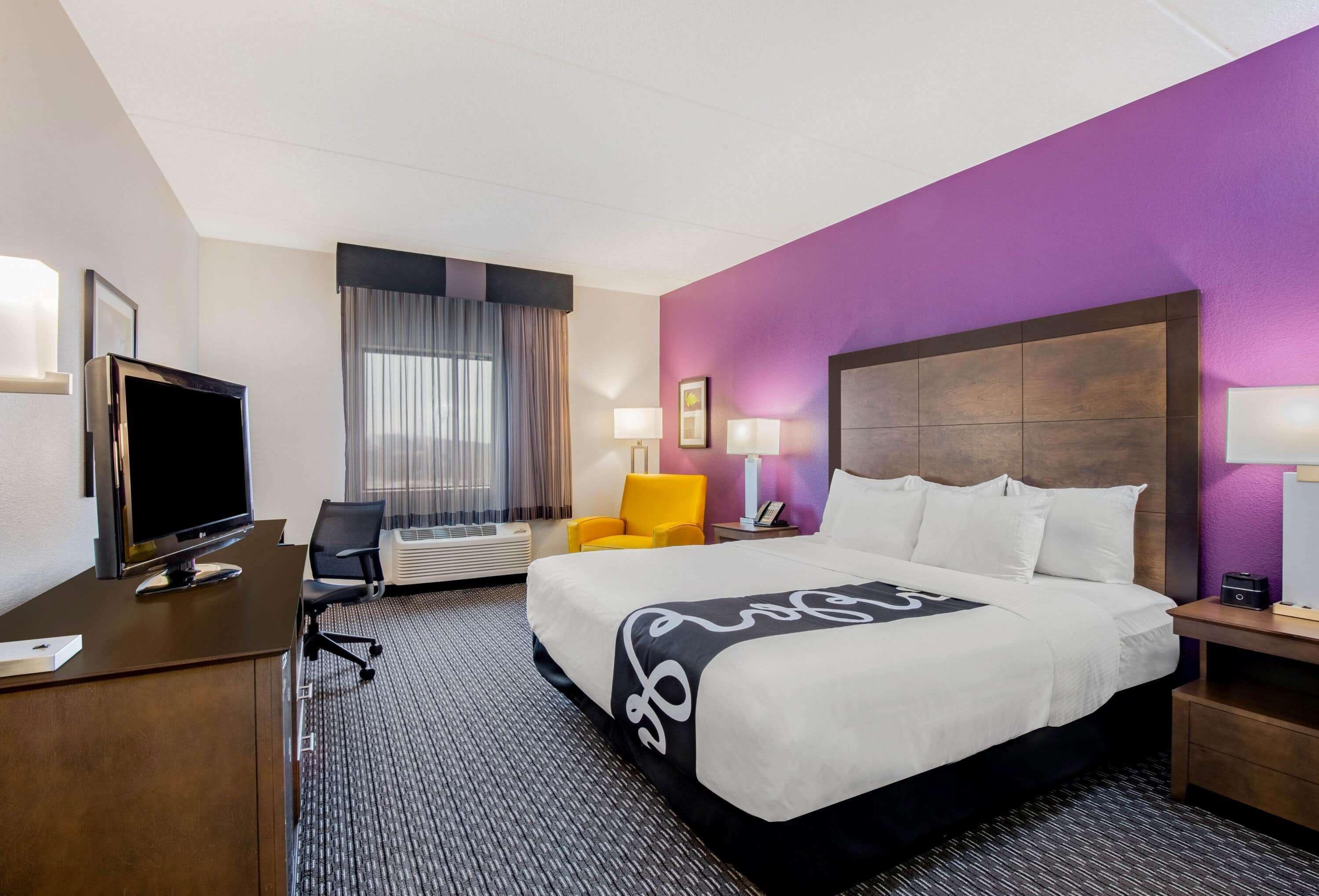 room, 1 king bed, non smoking | premium bedding, desk, blackout curtains, iron/ironing board