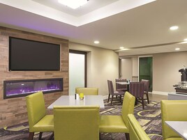 Free daily continental breakfast