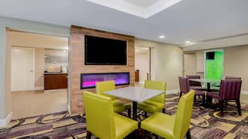 Tägliches inbegriffenes kontinentales Frühstück