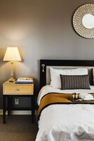 Deluxe Suite, 1 King Bed with Sofa bed, Kitchen | 1 bedroom, premium bedding, in-room safe, individually furnished
