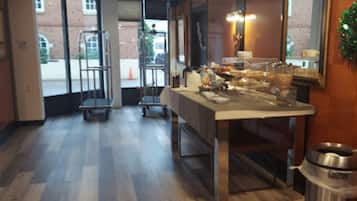 Free daily continental breakfast