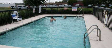 Kolam renang terbuka