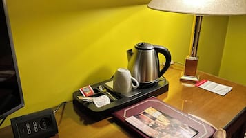 Kopi dan/atau alat penyeduh kopi
