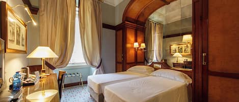 Classic Room | Hypo-allergenic bedding, minibar, in-room safe, desk