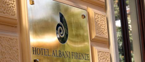 A hotel sign with the name "HOTEL ALBANI FIRENZE".
