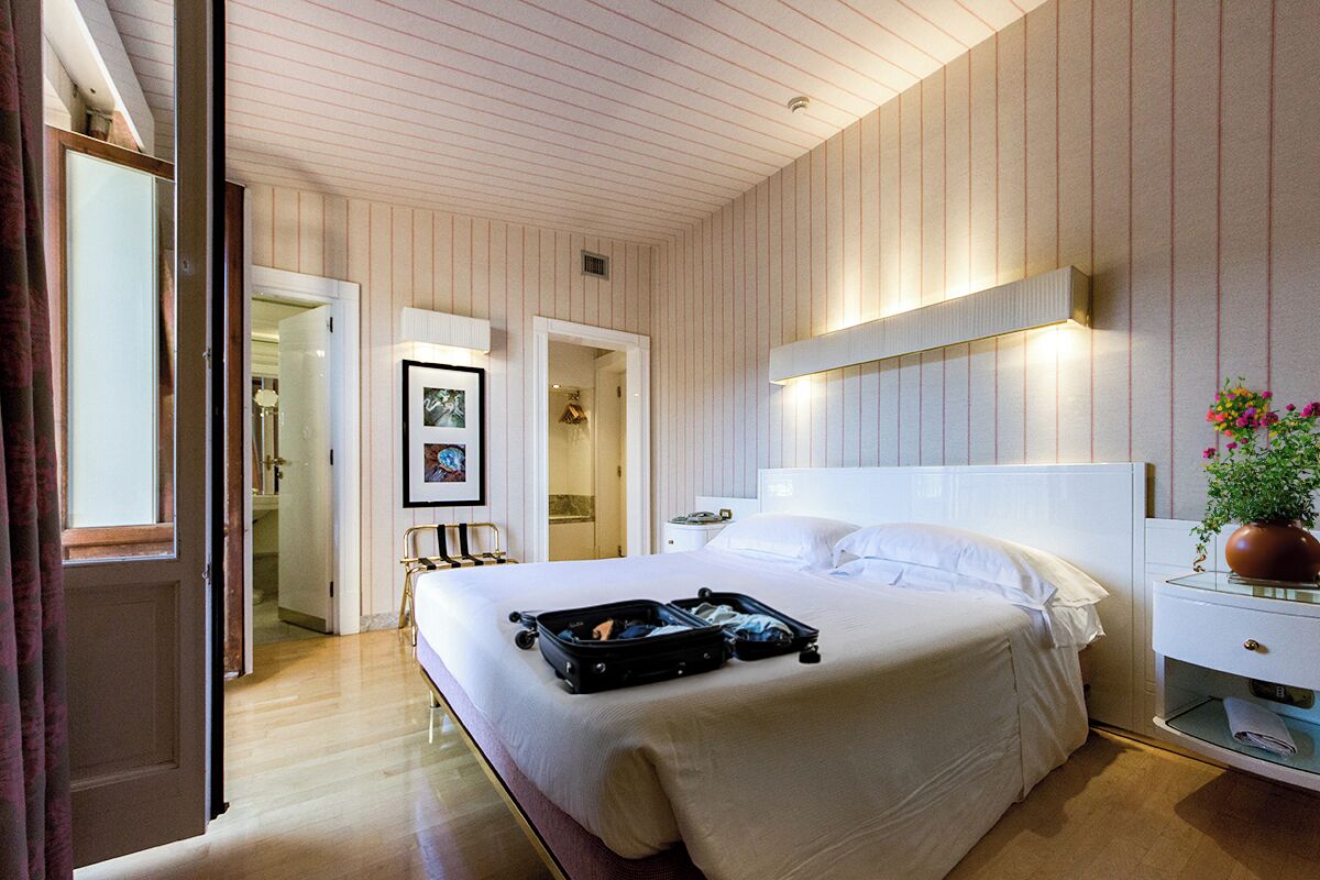 superior double room | hypo-allergenic bedding, minibar, in-room safe, desk