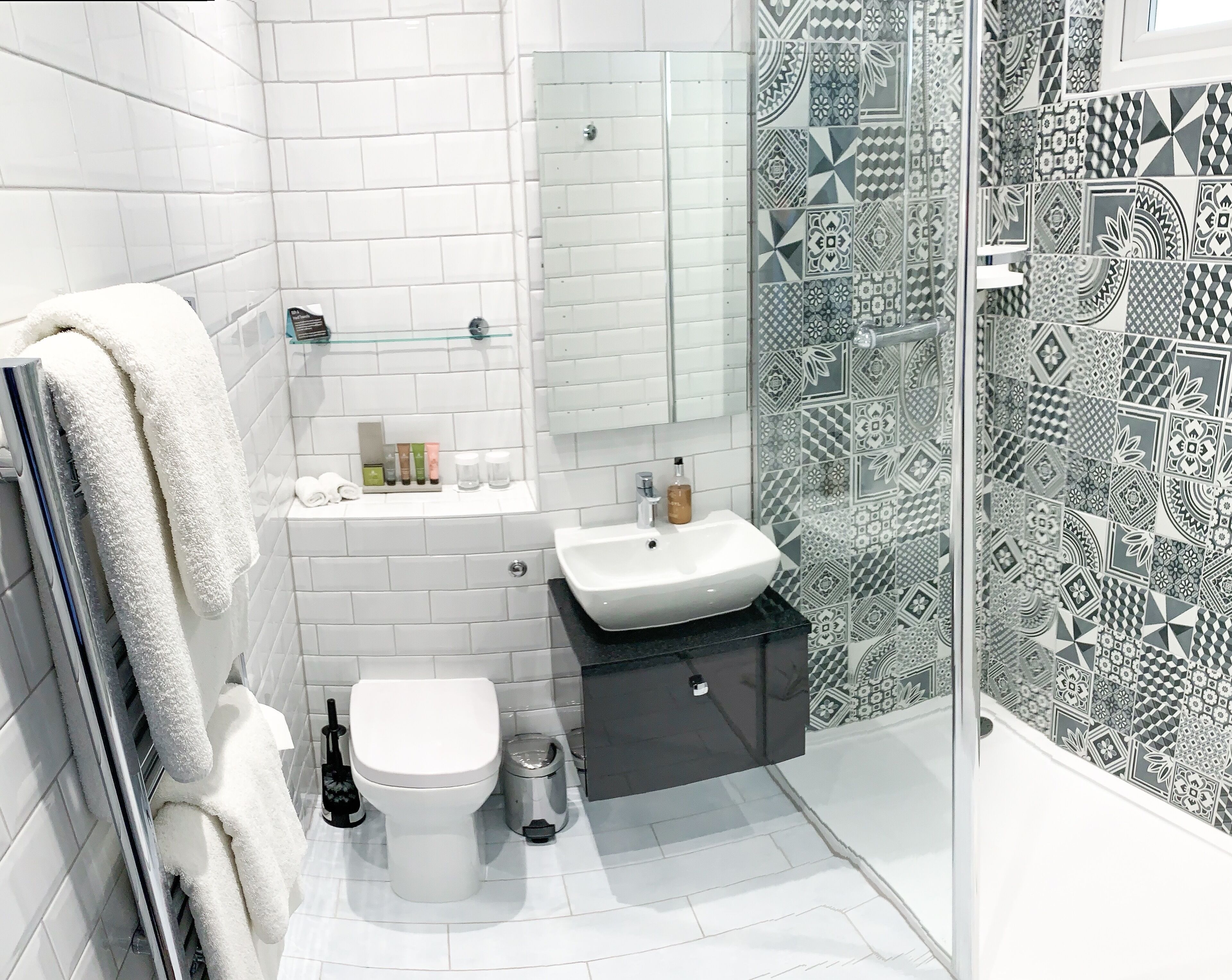 Combined shower/tub, deep soaking tub, free toiletries, hair dryer