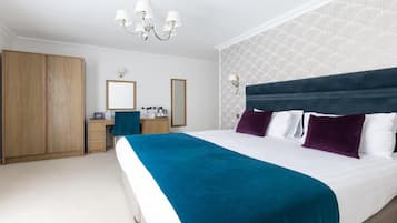 Superior Room, 1 King Bed, Non Smoking | Egyptian cotton sheets, premium bedding, pillow-top beds, in-room safe