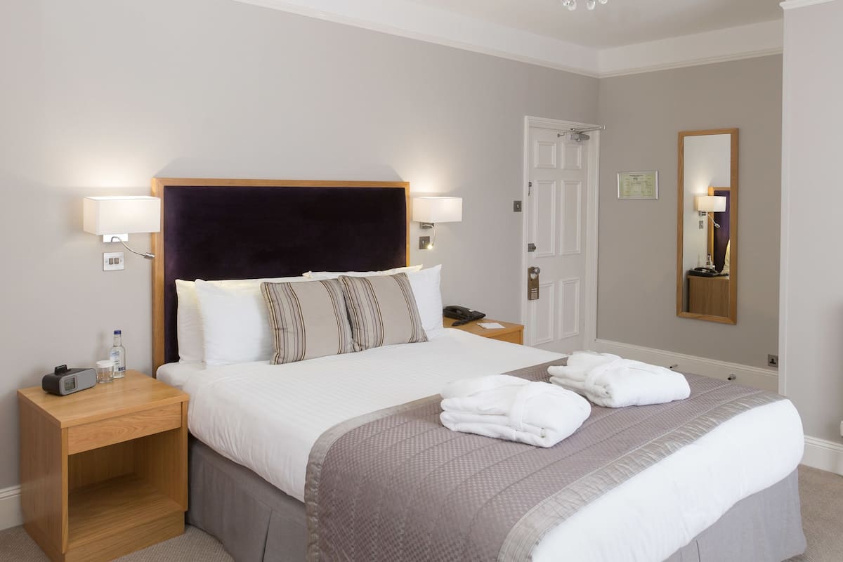 superior room, 1 double bed, non smoking | egyptian cotton sheets, premium bedding, pillow-top beds, in-room safe