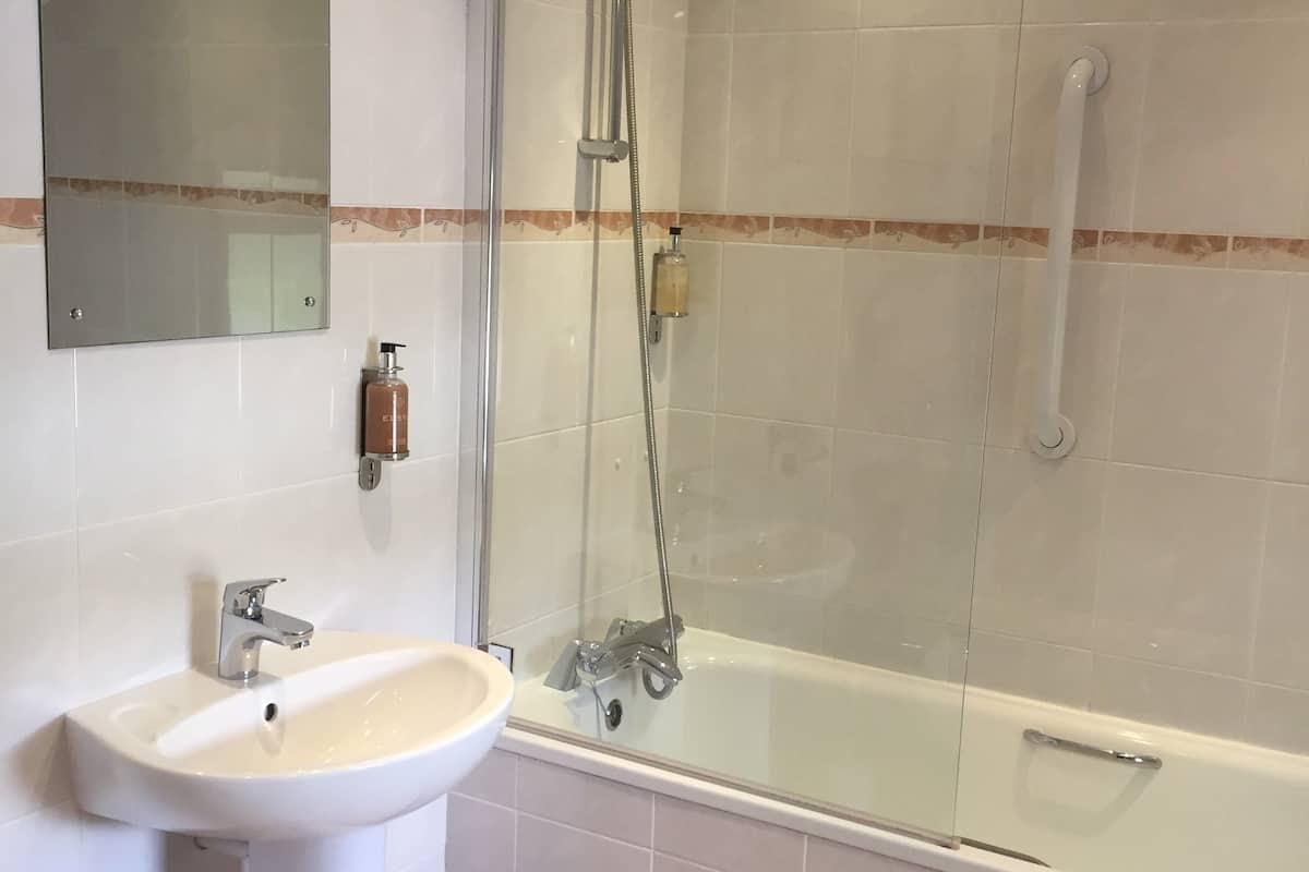 egyptian cotton sheets, premium bedding, pillow-top beds, in-room safe