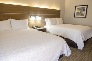 Habitación estándar, 2 camas de matrimonio | Escritorio, espacio para trabajar con un portátil, cortinas opacas